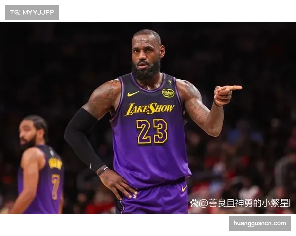 湖人险胜太阳重返西部前四 詹姆斯关键三分锁定胜局