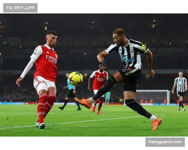 阿森纳压缩禁区空间策略 通过边路球员快速推进实现高效反击